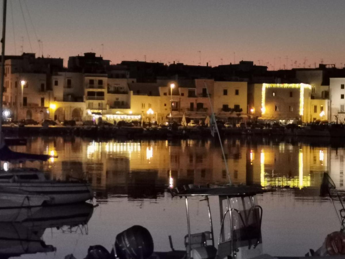 דירות טרני La Finestra Sul Porto מראה חיצוני תמונה