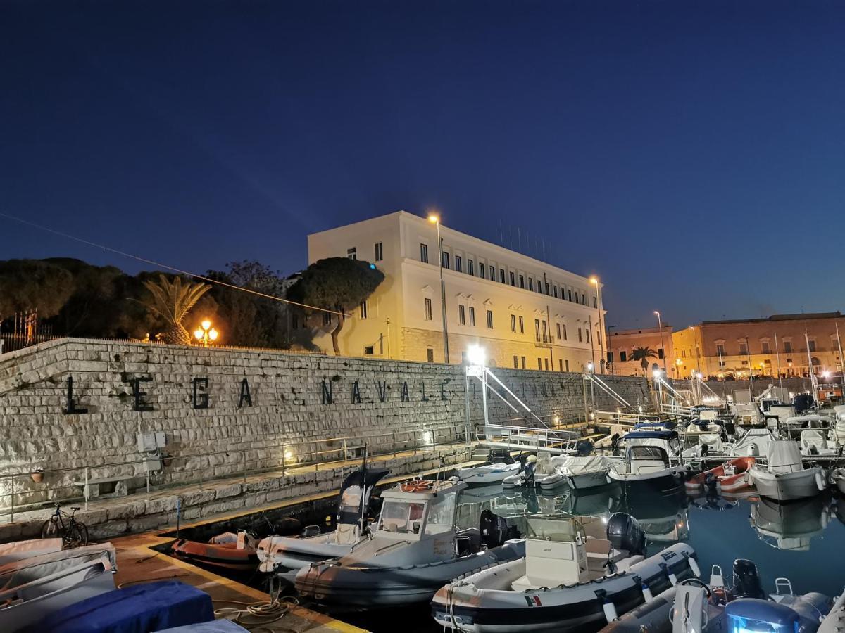 דירות טרני La Finestra Sul Porto מראה חיצוני תמונה