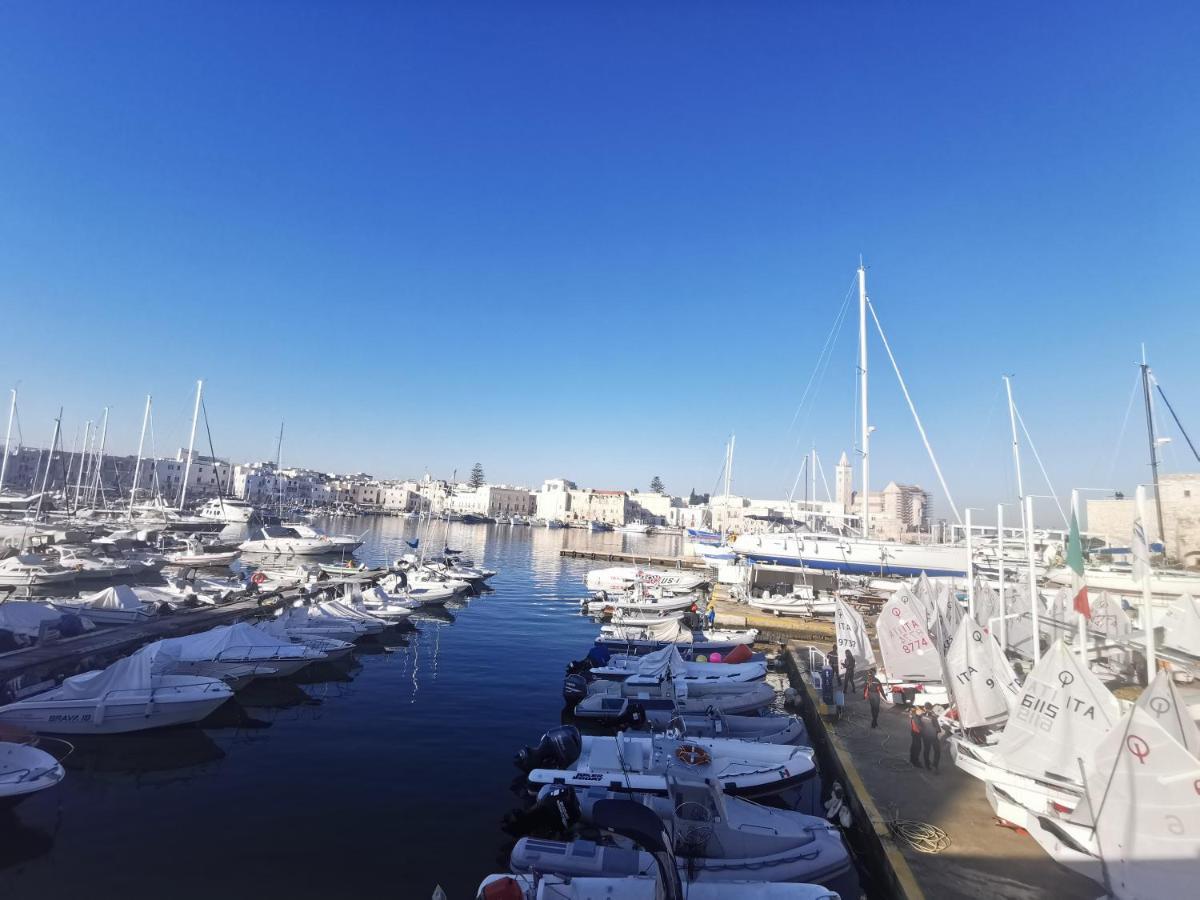 דירות טרני La Finestra Sul Porto מראה חיצוני תמונה