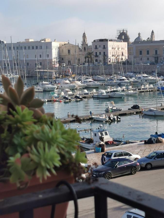 דירות טרני La Finestra Sul Porto מראה חיצוני תמונה