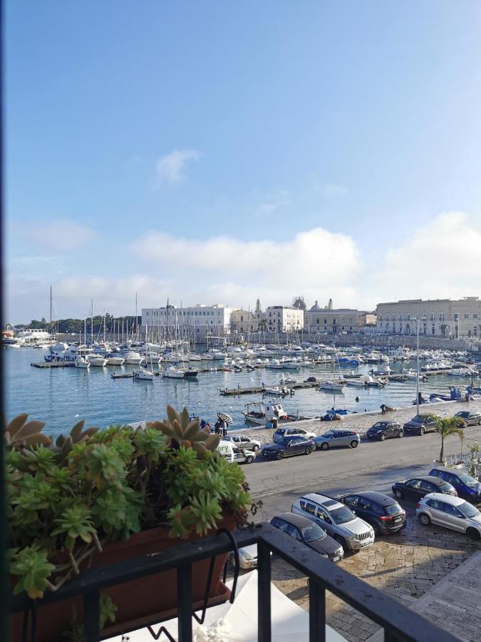 דירות טרני La Finestra Sul Porto מראה חיצוני תמונה