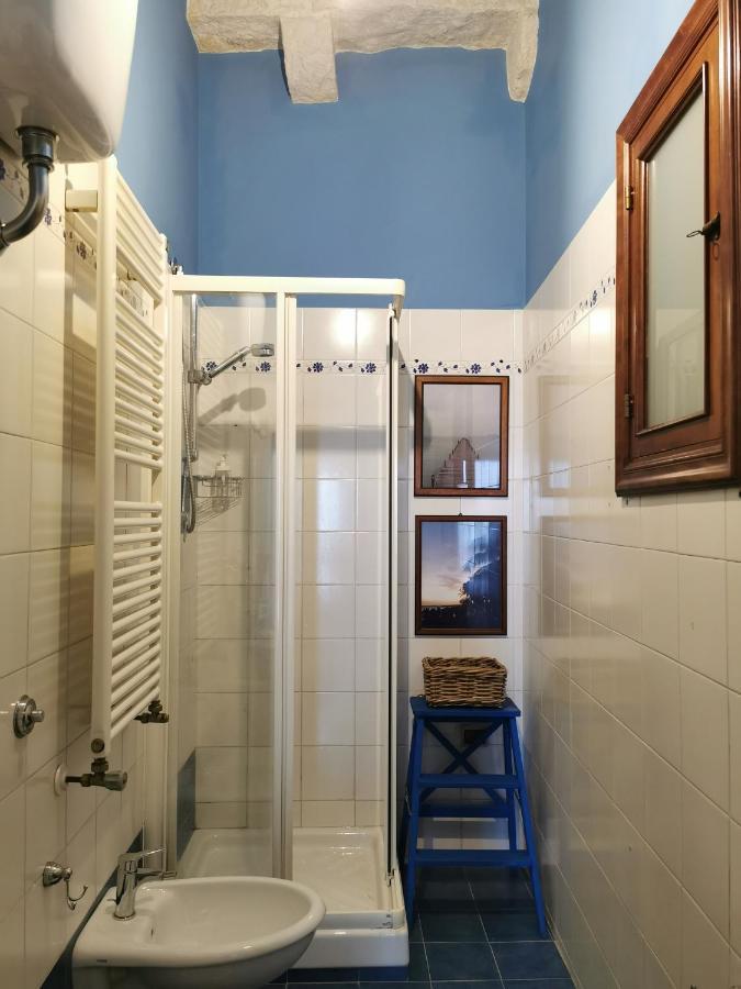 דירות טרני La Finestra Sul Porto מראה חיצוני תמונה