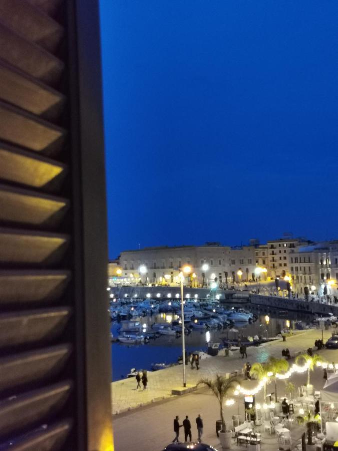 דירות טרני La Finestra Sul Porto מראה חיצוני תמונה