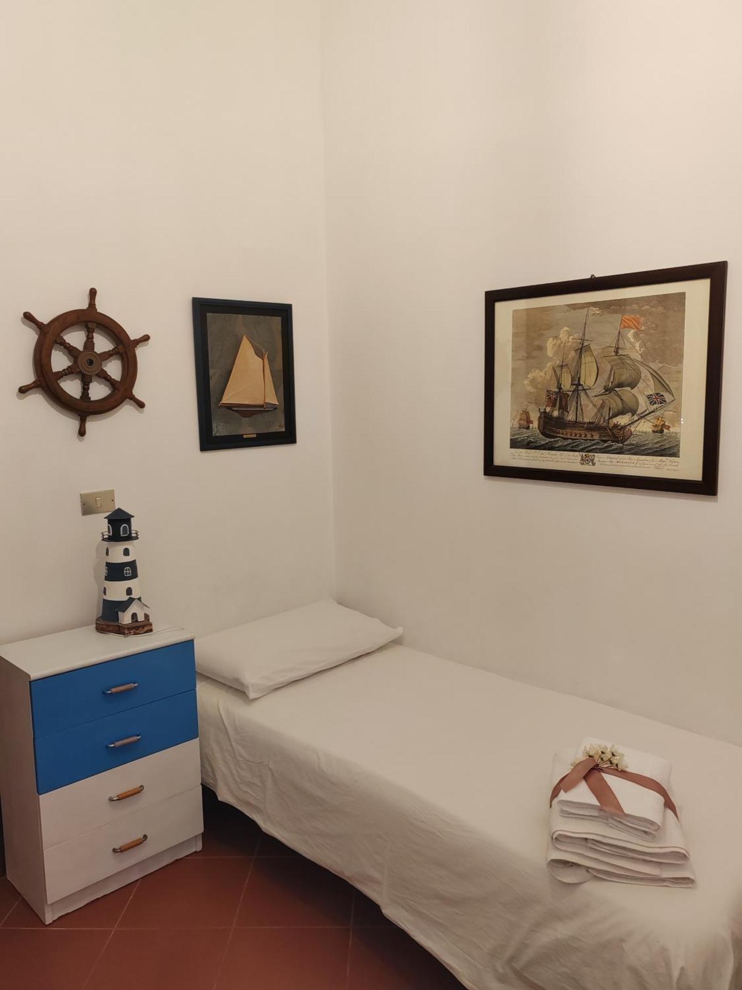 דירות טרני La Finestra Sul Porto מראה חיצוני תמונה
